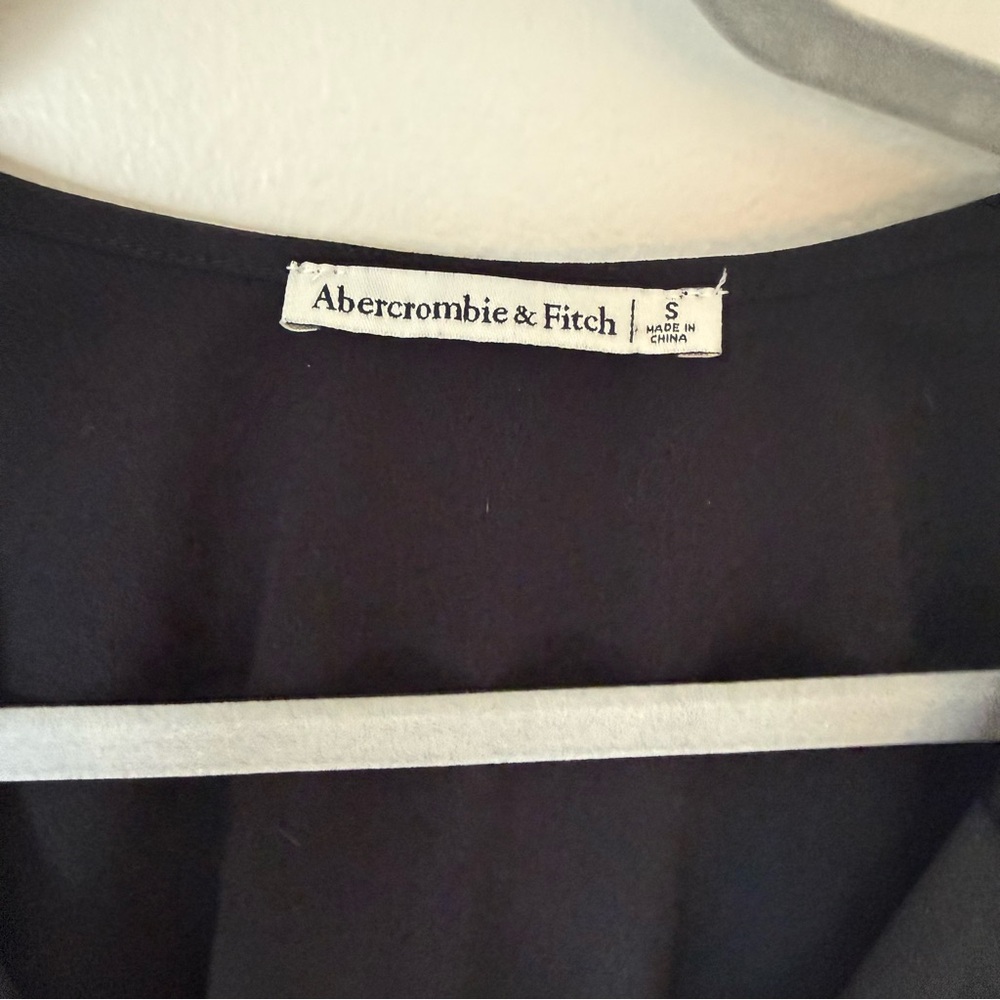 Abercrombie & Fitch plunge Black Long Sleeve V-Neck Blouse - Picture 3 of 5